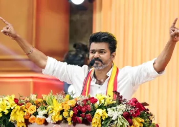 তামিলনাডুত আস্থা ভোটত জয়ী নতুন মুখ্যমন্ত্ৰী বিজয়, জয়াললিতাৰ দলৰ ২৫ জন বিধায়কৰ সমৰ্থন!