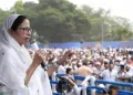 ধৰ্মীয় অনুভূতিত আঘাত হনাৰ অভিযোগ, পশ্চিম বংগৰ প্ৰাক্তন মুখ্যমন্ত্ৰী মমতা বেনাৰ্জীৰ বিৰুদ্ধে গোচৰ ৰুজু