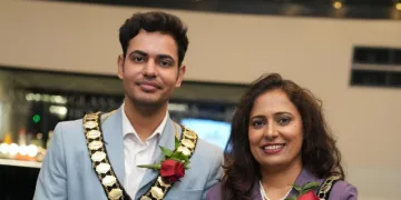 ব্ৰিটেইনত মেয়ৰ হ’ল মাতৃ-পুত্ৰ; ৰোহটকৰ দহিয়া পৰিয়ালত আনন্দৰ জোৱাৰ
