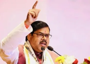 ‘ছোৱালীয়ে পঢ়া-শুনা কৰি কি কৰিব?’ ঘৰতে থাকি কামবন কৰাৰ পৰামৰ্শ বিজেপি নেতৃত্বাধীন চৰকাৰৰ শিক্ষামন্ত্ৰীৰ