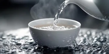 সাৱধান! এইবোৰ বস্তু ভুলতেও গৰম পানীৰে পৰিষ্কাৰ নকৰিব, নহ’লে হ’ব পাৰে আপোনাৰ বিস্তৰ ক্ষতি