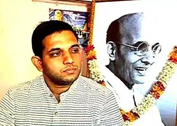 ৰাহুল গান্ধীৰ বিৰুদ্ধে মানহানিৰ গোচৰ: আদালতত সাৱৰকাৰৰ নাতিয়ে স্বীকাৰ কৰিলে পাঁচখন দয়াৰ আবেদনৰ কথা