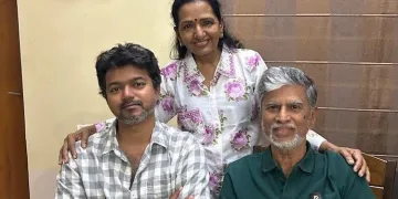 তামিলনাডুৰ ৰাজনীতিত নতুন পাক: কংগ্ৰেছক টিভিকেৰ সৈতে হাত মিলোৱাৰ আহ্বান বিজয়ৰ পিতৃ এছ চন্দ্ৰশেখৰৰ