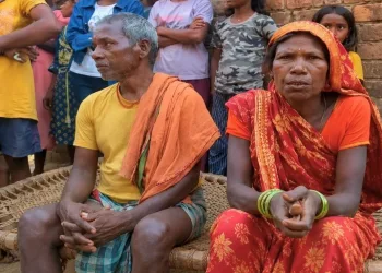 ৬৫ বছৰীয়া দৰা আৰু ৬২ বছৰীয়া কইনা, সমাজৰ গঞ্জনা সহিব নোৱাৰি মন্দিৰত বিবাহপাশত আৱদ্ধ বৃদ্ধ দম্পতী