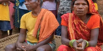 ৬৫ বছৰীয়া দৰা আৰু ৬২ বছৰীয়া কইনা, সমাজৰ গঞ্জনা সহিব নোৱাৰি মন্দিৰত বিবাহপাশত আৱদ্ধ বৃদ্ধ দম্পতী