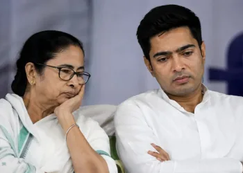 নিৰ্বাচনত শোচনীয় পৰাজয়ৰ পিছত ভাঙোনৰ দিশে মমতাৰ তৃণমূল কংগ্ৰেছ, বিজেপিৰ সৈতে যোগাযোগত বহু সাংসদ
