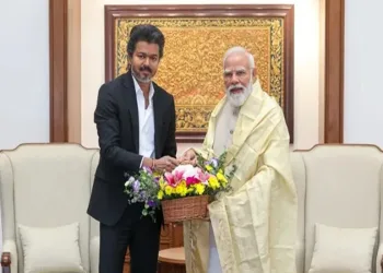 প্ৰধানমন্ত্ৰী মোদীৰ আহ্বানক আওকাণ! দীঘলীয়া গাড়ীৰ কনভয় লৈ দিল্লীত উপস্থিত মুখ্যমন্ত্ৰী বিজয়