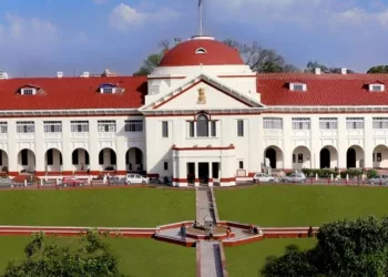 আৰক্ষীৰ চৰম গাফিলতি: মৃত ঘোষণা কৰাৰ পাছত নিজকে জীৱিত প্ৰমাণ কৰিবলৈ হাইকোৰ্ট পালেগৈ বৃদ্ধা
