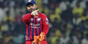 আইপিএল-ত শোচনীয় প্ৰদৰ্শনঃ লক্ষ্ণৌ ছুপাৰ জায়েণ্টছৰ অধিনায়কৰ পদ ত্যাগ ঋষভ পণ্টৰ