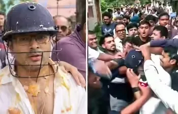কাপোৰ ফালি, শিল-কণী নিক্ষেপ, হেলমেট পিন্ধি জীৱন ৰক্ষা: অভিষেক বেনাৰ্জীক আক্ৰমণ