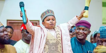 বিশ্ব ইতিহাসত বিৰল! নিজকে বাওনা বুলি পৰিচয় দি নিৰ্বাচনত অৱতীৰ্ণ হ’ল ১৫ বছৰীয়া কিশোৰ