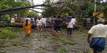 প্ৰকৃতিৰ সংহাৰ! ধুমুহা-বৰষুণৰ তাণ্ডৱ, যোগী ৰাজ্যত মৃত্যুৰ সংখ্যা ৮৯ লৈ বৃদ্ধি; মানুহ উৰাই নিয়া ভিডিঅ’ ভাইৰেল