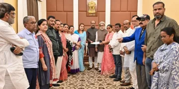 এন চি পি আইত ২০ জন বিদ্ৰোহী তৃণমূল সাংসদ; আইনী জটিলতাৰ পৰা হাত সাৰিবলৈকে ‘অস্বীকৃতিপ্ৰাপ্ত’ দলত যোগদান