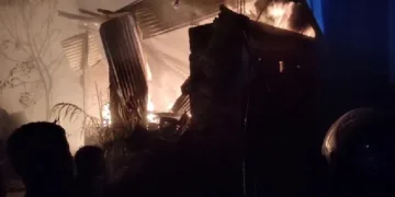 জালুকবাৰীত মাজনিশা অগ্নিকাণ্ডত প্ৰাণ হেৰুৱালে একেটা পৰিয়ালৰ চাৰিজনে; ভষ্মীভূত একাধিক ঘৰ