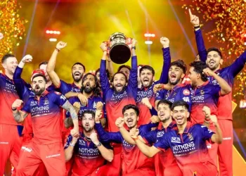 ‘কিং’ কোহলীৰ বেটিঙেৰে পুনৰ চেম্পিয়ন বেংগালুৰু; ঢোকে ঢোকে পানী খালে ‘প্ৰিন্স’ গিলৰ গুজৰাটে
