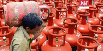 মধ্যবিত্তৰ মূৰত মাধমাৰ! ২৯ টকা বৃদ্ধি পালে ঘৰুৱা এল পি জি চিলিণ্ডাৰ দাম, গুৱাহাটীত কিমান হ’ল?