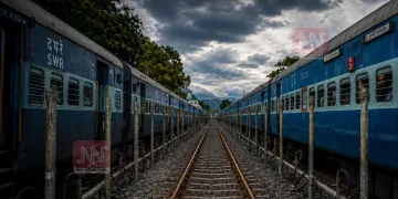 জুই লগাৰ ভুৱা আতংকই কাঢ়িলে প্ৰাণ! মৰেনাত চলন্ত ৰে’লৰ পৰা জপিয়াই প্ৰাণ হেৰুৱালে চাৰিগৰাকী যাত্ৰীয়ে