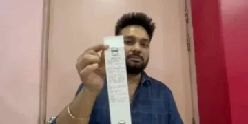 গাড়ীৰ টেংক ৪৫ লিটাৰৰ, বিল আহিল ৫২ লিটাৰৰ! পেট্ৰ’ল পাম্পৰ বিৰুদ্ধে প্ৰতাৰণাৰ অভিযোগ