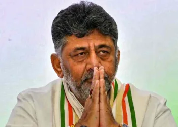 ছাত্ৰ-ছাত্ৰীৰ বাবে বিনামূলীয়া বাছ সেৱা : কৰ্ণাটকৰ মুখ্যমন্ত্ৰীৰ আসনত বহিয়েই ঘোষণা শিৱকুমাৰৰ