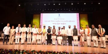 ১২ গৰাকী মন্ত্ৰীয়ে শপত লোৱাৰ পিছতেই কেবিনেট বৈঠকৰ আহ্বান মুখ্যমন্ত্ৰীৰ