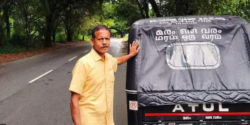 সেউজ বিপ্লৱৰ নায়ক : কেৰালাৰ এইগৰাকী অটৰিক্সা চালকে ২৬ বছৰত ৰুলে ২০ হাজাৰৰো অধিক গছ