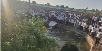 মহাৰাষ্ট্ৰত ভয়ংকৰ দুৰ্ঘটনা : কুঁৱাত বাহন পৰি ৮ তীৰ্থযাত্ৰীৰ মৃত্যু, ৭ জন আহত