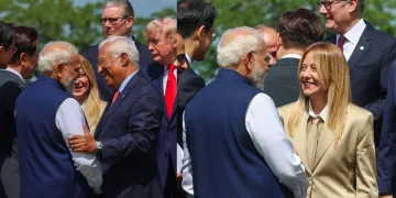 জি-৭ সন্মিলনত আকৌ মুখামুখি হ’ল মোদী আৰু মেলনী : এইবাৰ কি উপহাৰ দিলে নৰেন্দ্ৰ মোদীয়ে?