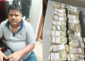 অভিযন্তাৰ ঘৰত তালাচী চলাই চকু কপালত উঠিল ভিজিলেন্সৰ; গণি গণি শেষ কৰিব পৰা নাই বিষয়াসকলে!