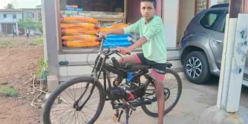 ভঙা চাইকেল আৰু পুৰণি ইঞ্জিনেৰে চলন্ত মটৰবাইক নিৰ্মাণ কৰি উলিয়ালে ১৪ বছৰীয়া শিশু বিজ্ঞানীয়ে