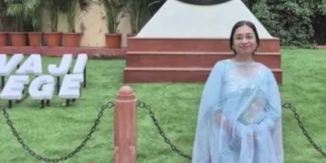 তলাবন্ধ ফ্লেটৰ পৰা উদ্ধাৰ দিল্লী বিশ্ববিদ্যালয়ৰ অধ্যাপিকাৰ মৃতদেহ; হত্যাৰ সন্দেহ আৰক্ষীৰ