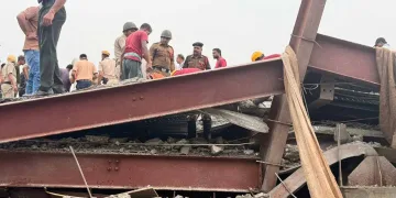 কলকাতাত খহি পৰিল বৃহৎ গুদাম ঘৰৰ ছাদ! ধ্বংসাৱশেষৰ তলত আৱদ্ধ বহু শ্ৰমিক, উদ্ধাৰৰ বাবে সেনাক তলৱ