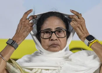 মমতা বেনাৰ্জীৰ বিৰুদ্ধে এজাহাৰ ৰুজু, কেন্দ্ৰীয় গৃহ মন্ত্ৰালয়ক লৈ কৰা বিতৰ্কিত মন্তব্যৰ পিছতেই বংগত তীব্ৰ চাঞ্চল্য