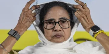 মমতা বেনাৰ্জীৰ বিৰুদ্ধে এজাহাৰ ৰুজু, কেন্দ্ৰীয় গৃহ মন্ত্ৰালয়ক লৈ কৰা বিতৰ্কিত মন্তব্যৰ পিছতেই বংগত তীব্ৰ চাঞ্চল্য