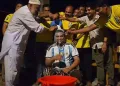 আৰ্জেণ্টিনাক সমৰ্থন কৰাৰ ‘পাপ’! দহ লিটাৰ গাখীৰেৰে স্নান কৰি ব্ৰাজিলৰ সমৰ্থক হ’ল যুৱক