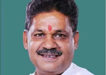 বিজেপি চৰকাৰৰ নিৰাপত্তা কৰ্তনঃ প্ৰাণৰ ভয়ত হাতত বন্দুক লৈ ঘূৰিছে সাংসদ কীৰ্তি আজাদ