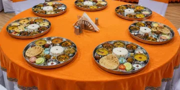 বংগ ভৱনত গেৰুৱা মেজৰ কাপোৰ, বিদ্ৰোহী তৃণমূল সাংসদৰ নৈশভোজত পঞ্চব্যঞ্জনৰ ব্যৱস্থা