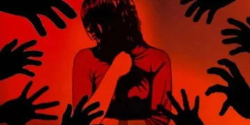 সন্তানৰ সন্মুখতেই জনজাতীয় মহিলাক ধৰ্ষণ, মূৰত বন্দুক থৈ সৰ্বস্ব লুটি নিলে দুৰ্বৃত্তই