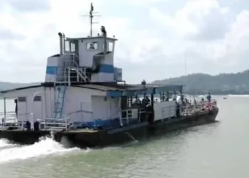 ধাৰাবাহিকভাৱে বাঢ়িছে ব্ৰহ্মপুত্ৰৰ পানী! গুৱাহাটীত উমানন্দকে ধৰি সকলো ফেৰী সেৱা বন্ধ কৰিলে জলপৰিবহণ বিভাগে
