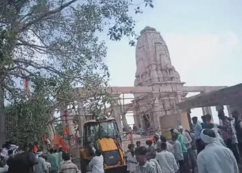 মহাৰাষ্ট্ৰৰ পাৰভনী জিলাত শোকাৱহ ঘটনা: মন্দিৰৰ চাল খহি চাৰিজনৰ মৃত্যু