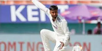 ১৯৮৮ চনৰ পিছত প্ৰথম, অভিষেকতে ৬টা উইকেট দখল কৰি ইতিহাস ৰচিলে মানৱ সুথাৰে