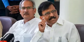 শিৱসেনাৰ উদ্ধৱ ফৈদৰ বৈঠকত অনুপস্থিত ৬ জন সাংসদৰ বিৰুদ্ধে কাৰণ দৰ্শোৱাৰ জাননী নেতৃত্বৰ