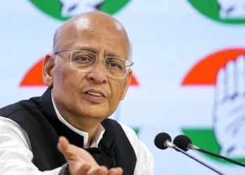 তৃণমূল কংগ্ৰেছৰ সংকটৰ মাজতে দলত্যাগ বিৰোধী আইন পুনৰীক্ষণৰ আহ্বান কংগ্ৰেছ নেতা অভিষেক মনু সিংভিৰ