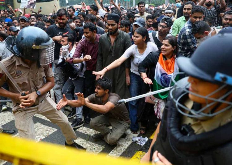 ‘ককৰোচ’ দলৰ সংসদ ভৱন অভিযানত আহত যুৱতীৰ স্বাস্থ্যৰ অৱনতি : সংকটজনক অৱস্থাত আই চি ইউত ভৰ্তি