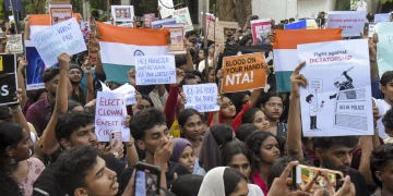 প্ৰতিবাদ স্তব্দ কৰাৰ প্ৰয়াস! চৰকাৰে বন্ধ কৰি দিলে দিল্লীৰ ১৬টাকৈ মেট্ৰ’ ষ্টেচন