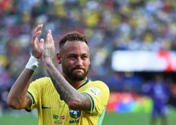 বিশ্বকাপৰ পৰা ব্ৰাজিল বাহিৰ হোৱাৰ লগে লগে চকুলো টুকি আন্তঃৰাষ্ট্ৰীয় ফুটবলৰ পৰা বিদায় ল’লে নেইমাৰে