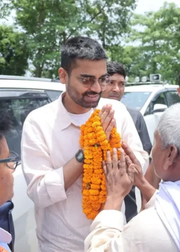 নিৰ্বাচনত জয়ী নোহোৱাকৈয়ে ছমাহতকৈ অধিক সময় মন্ত্ৰী! চৰকাৰৰ পৰা উত্তৰ বিচাৰিলে উচ্চতম ন্যায়ালয়ে
