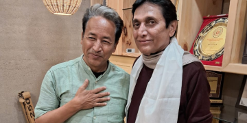 যন্তৰ-মন্তৰত ছাত্ৰৰ হুংকাৰ: এমুঠিমান ধনকুবেৰৰ চৰকাৰে শুনিবনে জনতাৰ মাত?