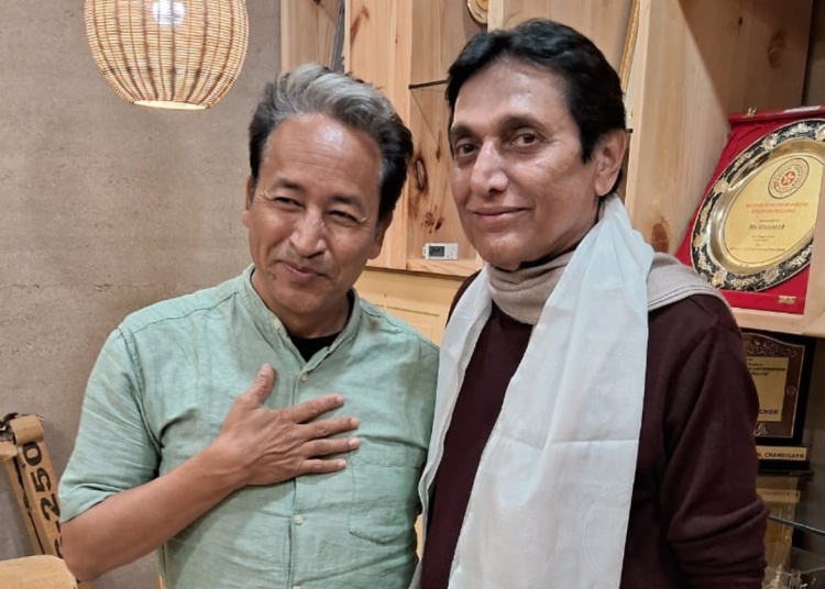 যন্তৰ-মন্তৰত ছাত্ৰৰ হুংকাৰ: এমুঠিমান ধনকুবেৰৰ চৰকাৰে শুনিবনে জনতাৰ মাত?