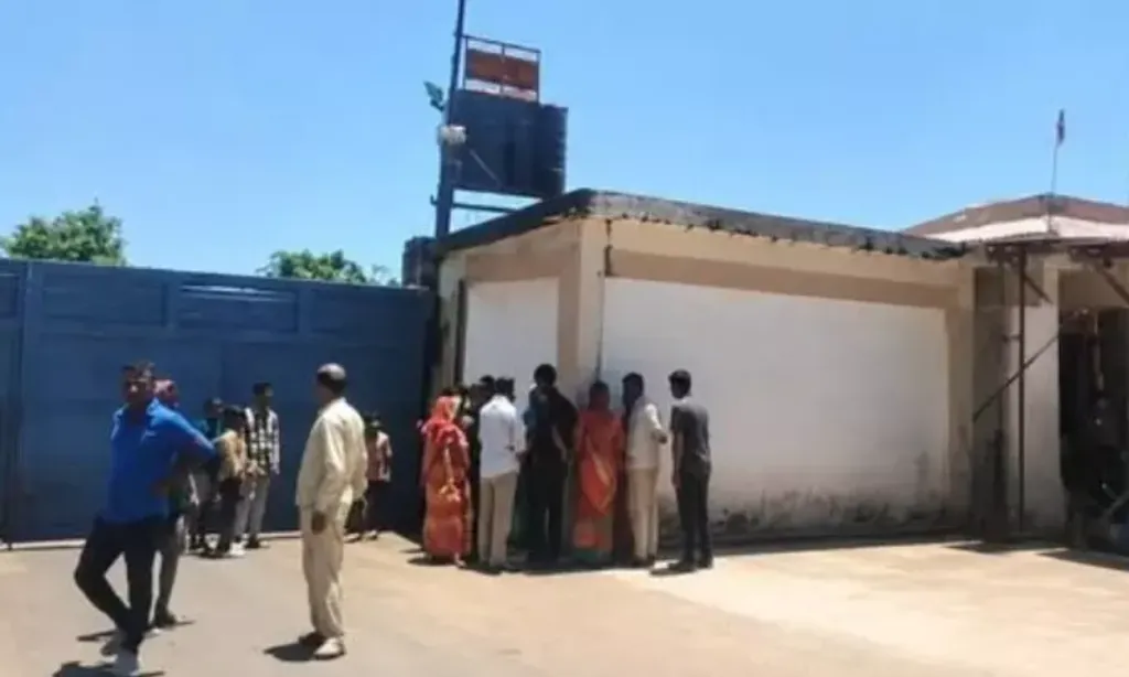 কাছাৰত ভয়াৱহ বিস্ফোৰণ: ষ্টীল কাৰখানাত চাৰিজন শ্ৰমিকৰ মৃত্যু, আহত এজন