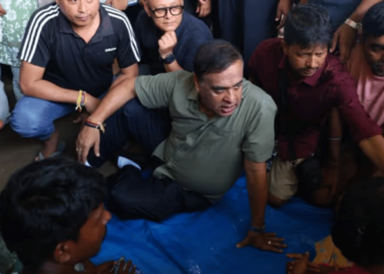 অসমৰ বান পৰিস্থিতি ভয়াবহ: মুখ্যমন্ত্ৰীৰ বানপীড়িত অঞ্চল দৰ্শন আৰু মৃতকৰ পৰিয়াললৈ ৪ লাখ টকাৰ এককালীন সাহায্য ঘোষণা